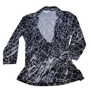 Chaps New York Wrap Top M Black & White Crackle Print Long Sleeve Ruched
